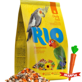 Пълноценна храна за средни папагали RIO Feed for parakeets с плодове от офика, ленено семе и калций; 1кг + ПОДАРЪК щипка с формата на морков 